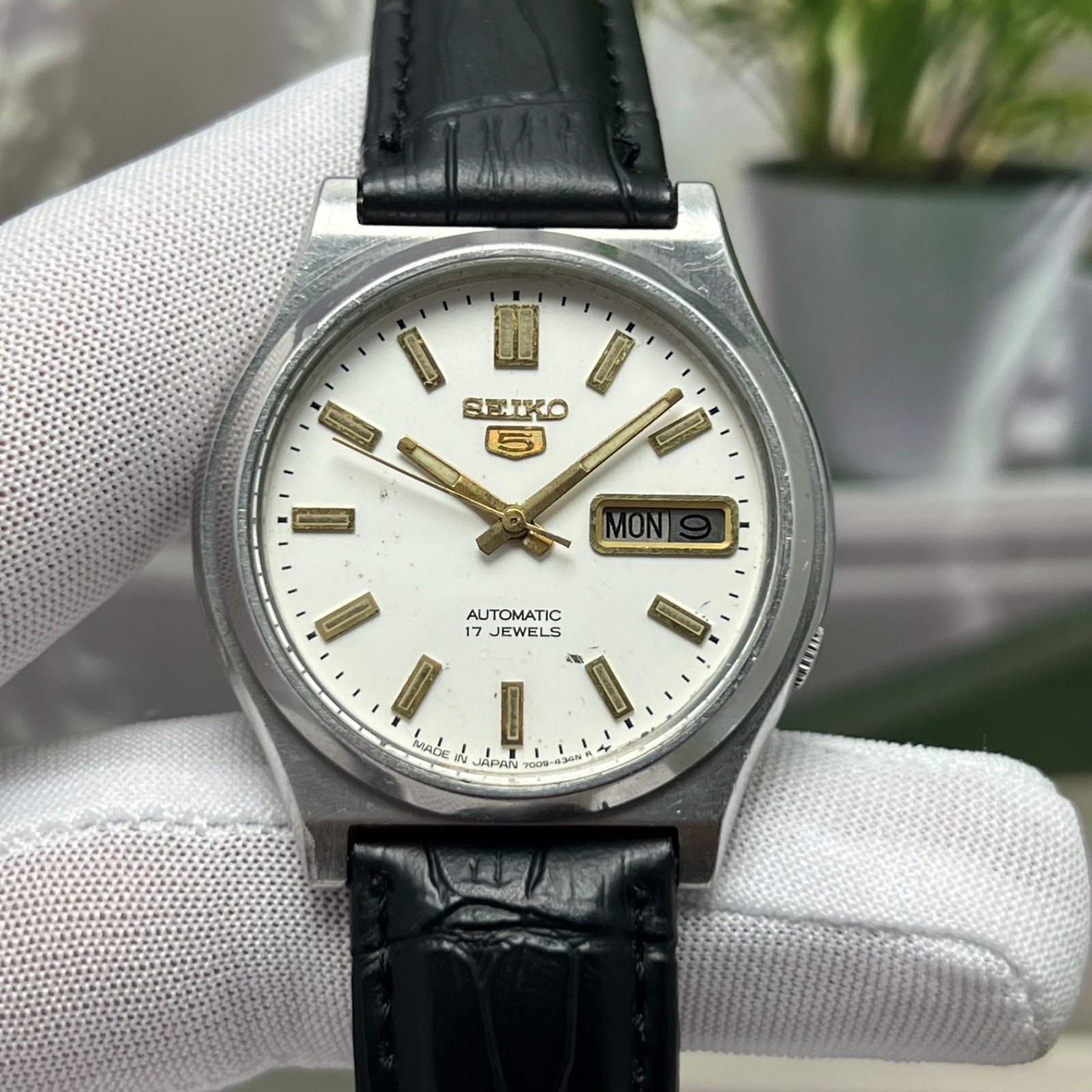 Vintage Seiko 5 Automatic Day/Date 17 jewels Japan Made Men’s Watch