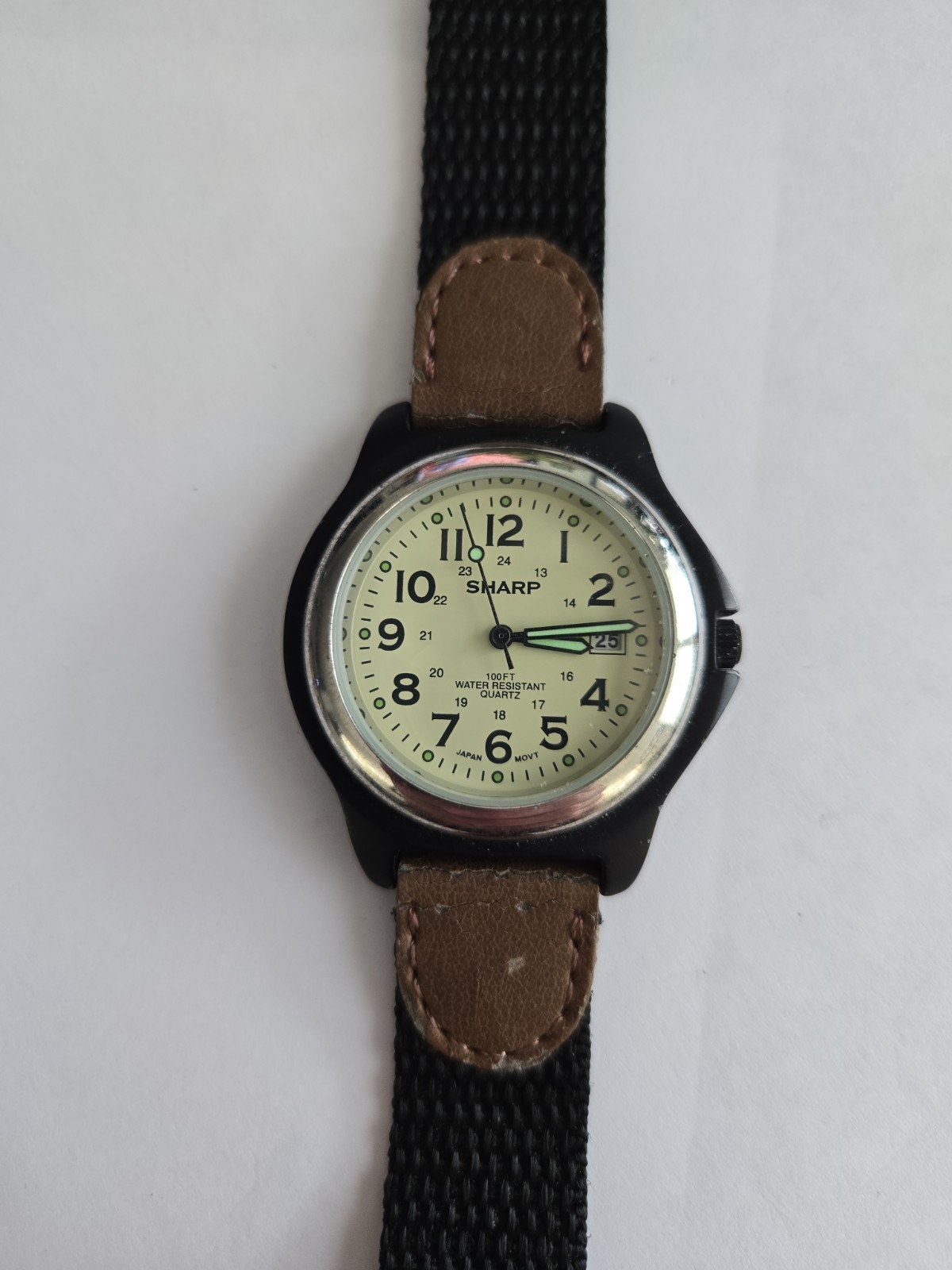Working Sharp ADULT Wrist Watch SHP1605 100 ft. Water Resistant NEW BATTERY
