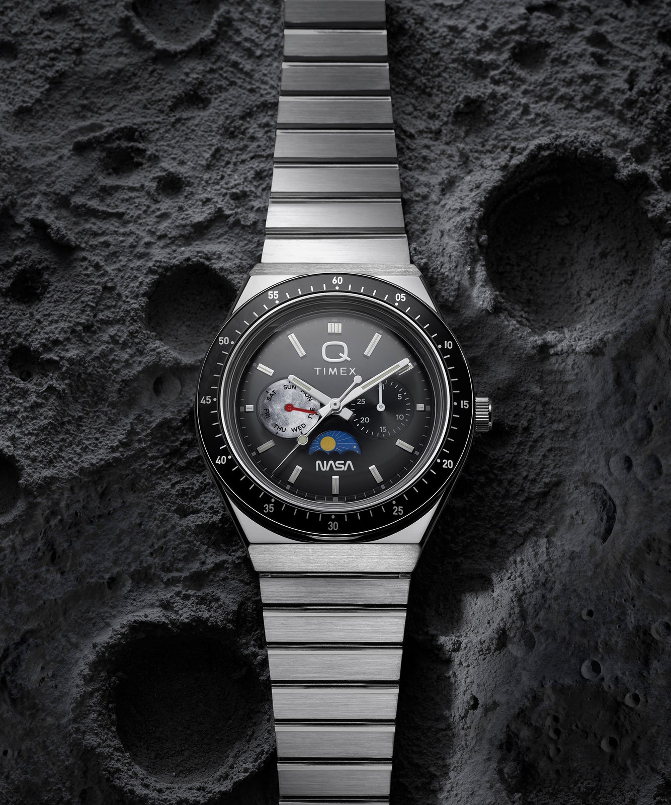 Timex Gents Q Timex NASA Watch TW2Y56700