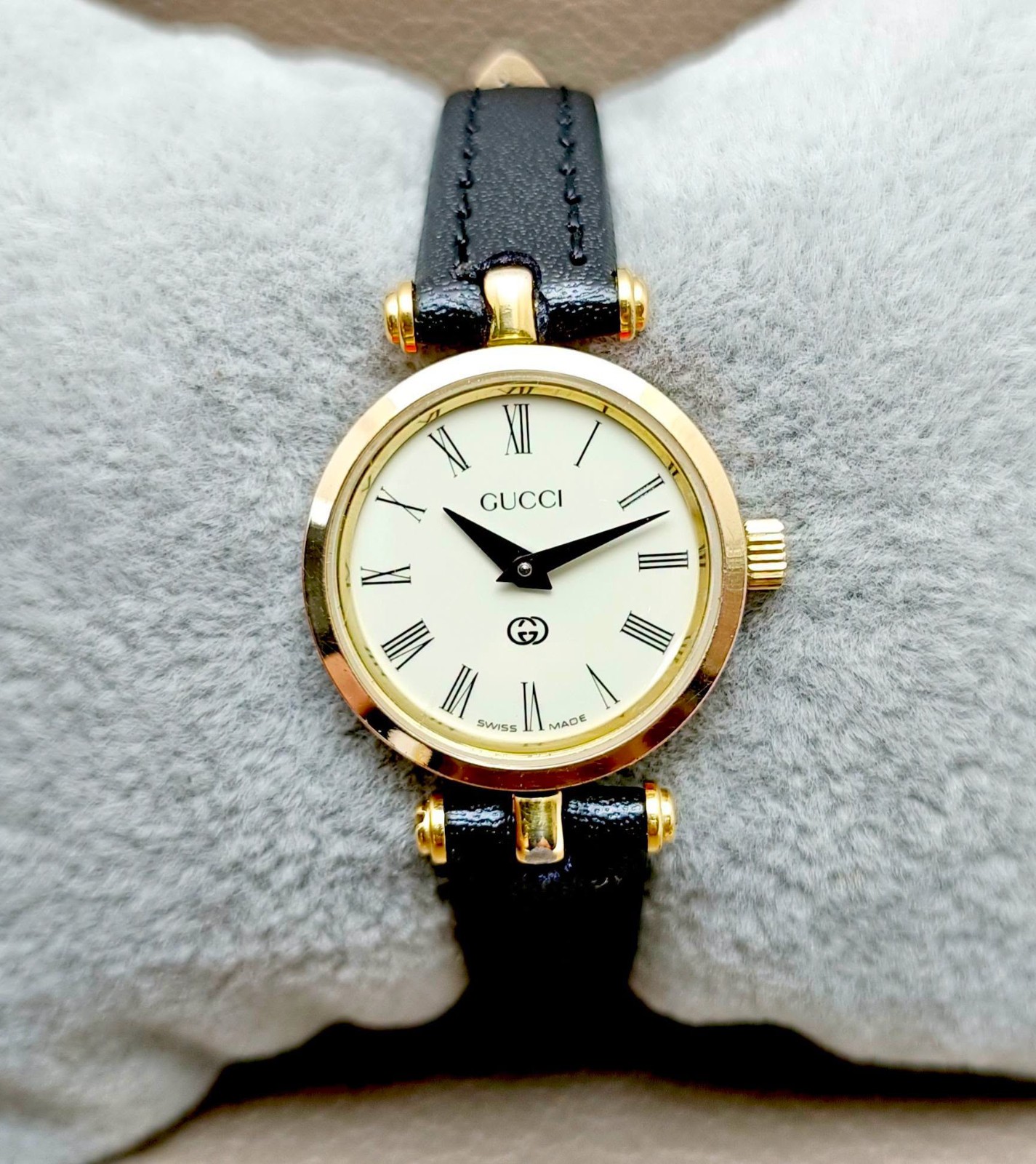 Vintage Gucci 2000L Sherry Line Roman Numeral Cream Dial Ladies Quartz Watch
