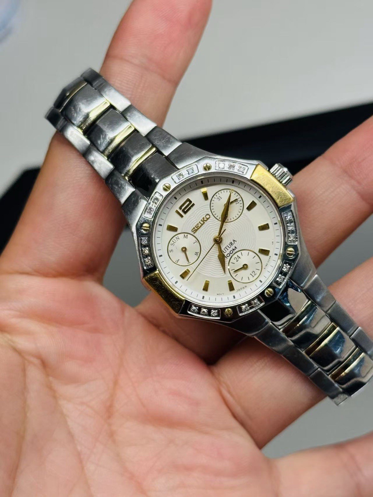 Seiko Futura 5Y89-0A3A Quartz Women’s Watch Day Date 100M 31mm New Battery Runs