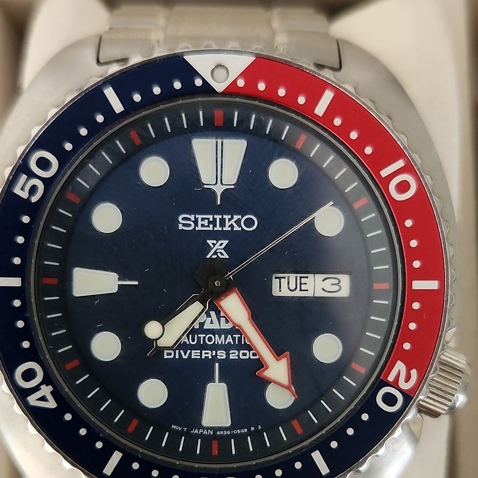 Seiko Prospex Men’s Automatic Diver Watch 200m Blue Dial Blue/Red Bezel