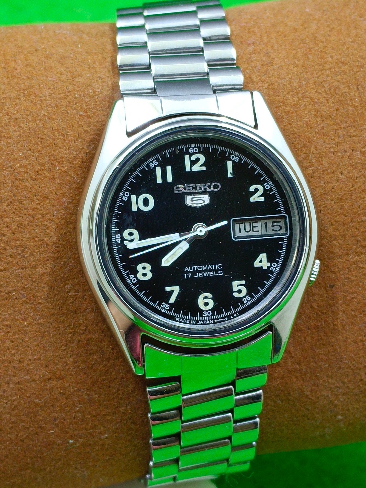 vintage SEIKO 5 watch Automatic 17 Jewels Japan 7009-6001 Day / Date Indicator