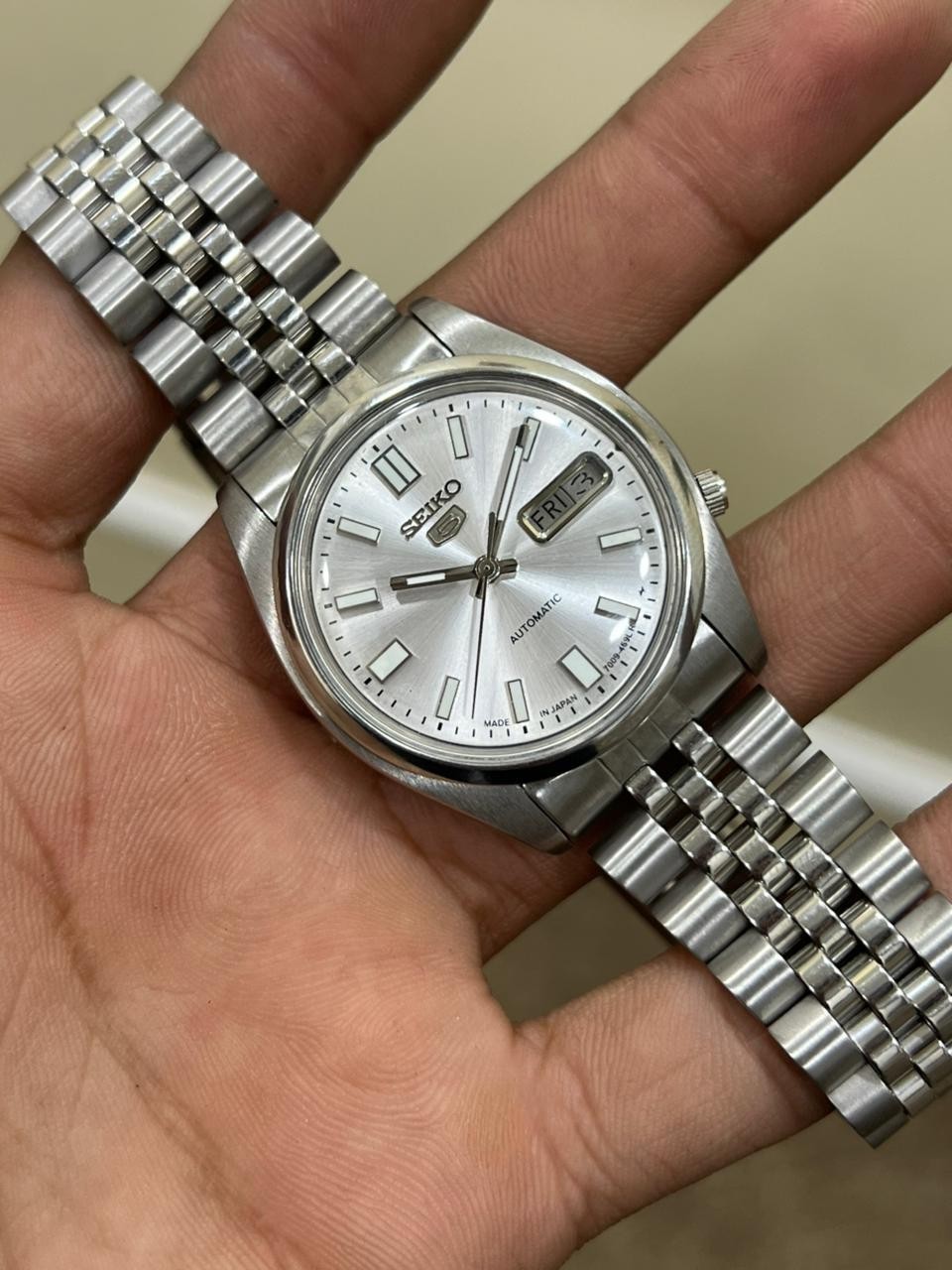 Seiko 5 Automatic White Dial Mens Watch Japan Made 7009