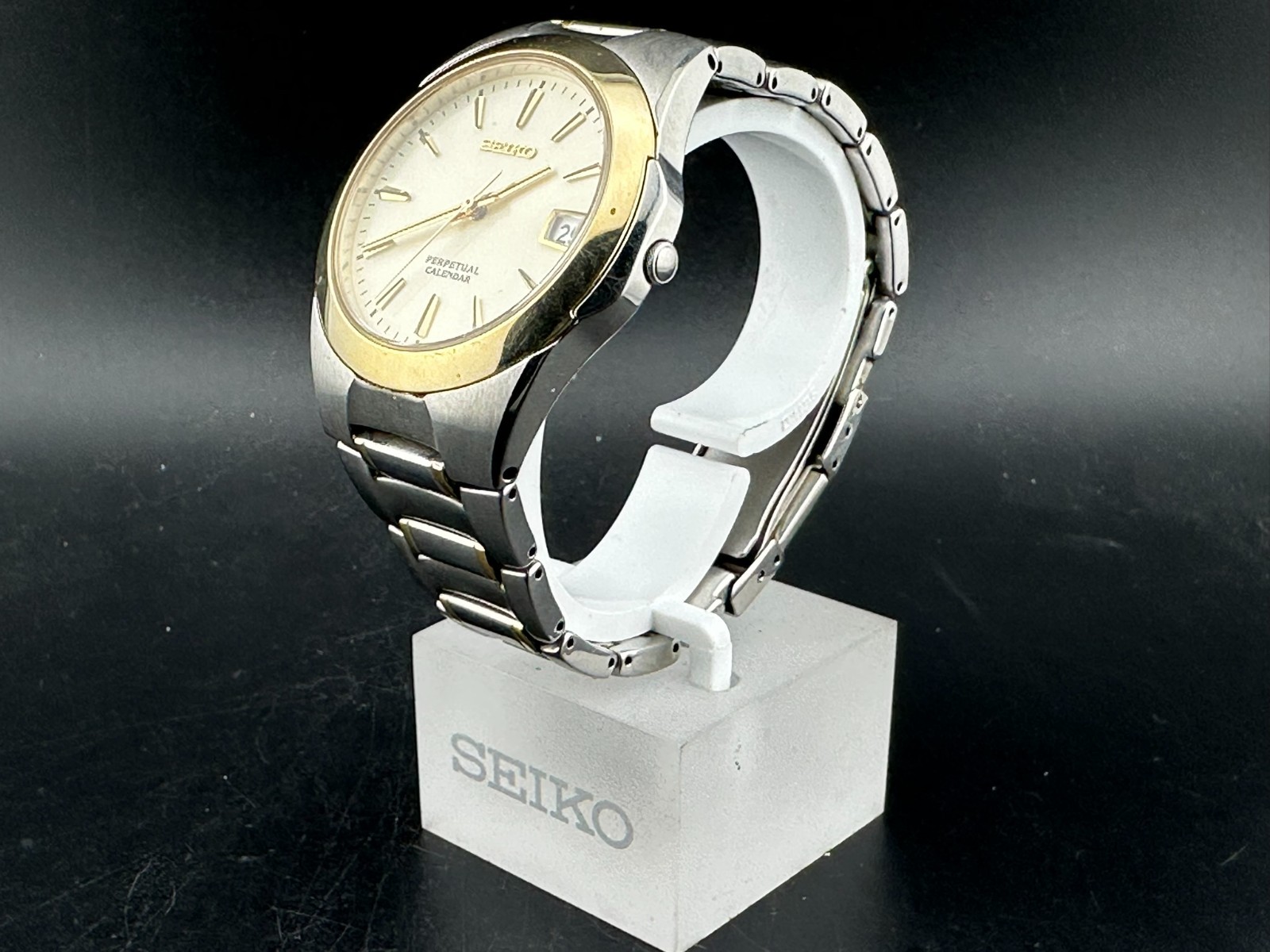 Seiko Men’s Perpetual Calendar Cream Dial Date 37mm Quartz Watch 8F32-0130
