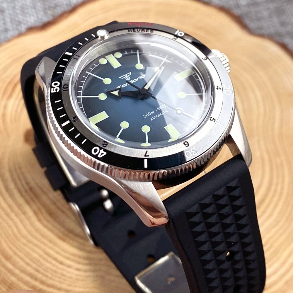 40mm 200M WR Watch For Men Japan NH35 Automatic Blue Dial Green Luminous Marks