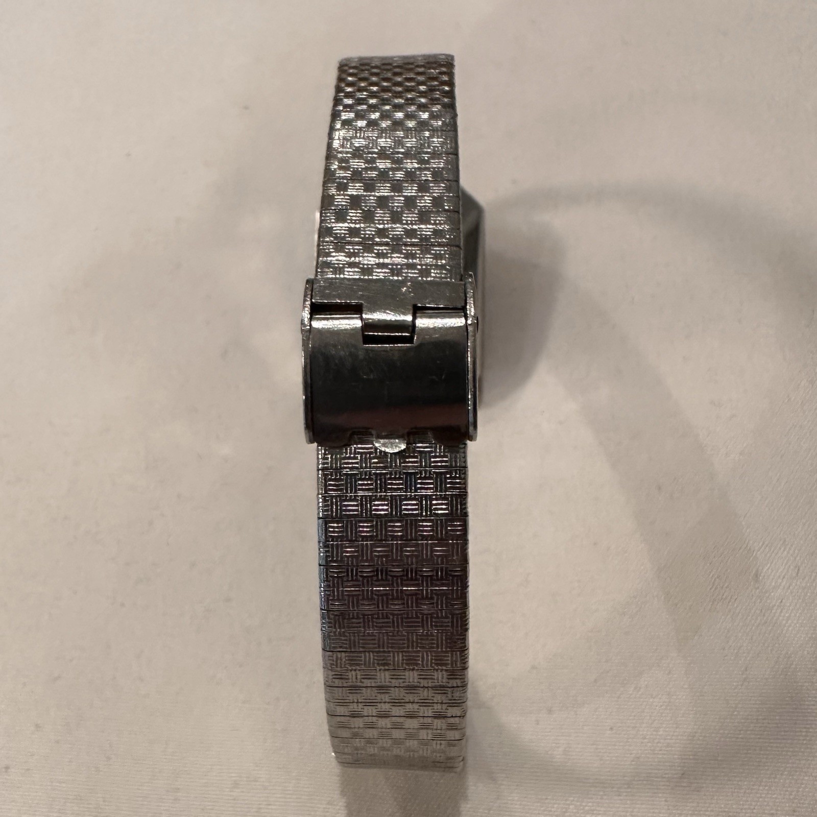 Vintage 1977 Timex Women’s Electric Dress Watch – RUNNING