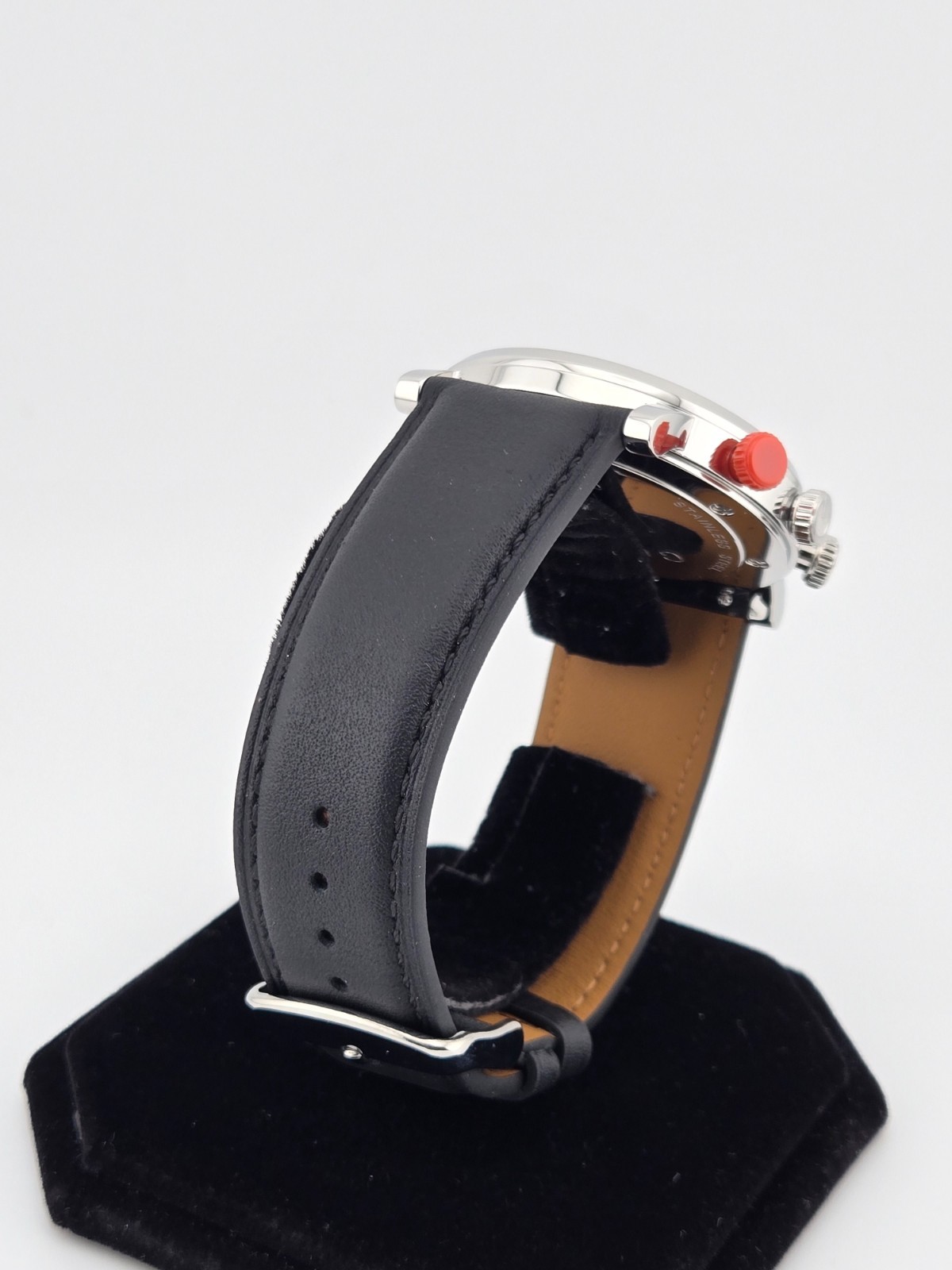 Gucci G-Chrono Men’s Black Dial Black Leather Strap Watch – YA101361