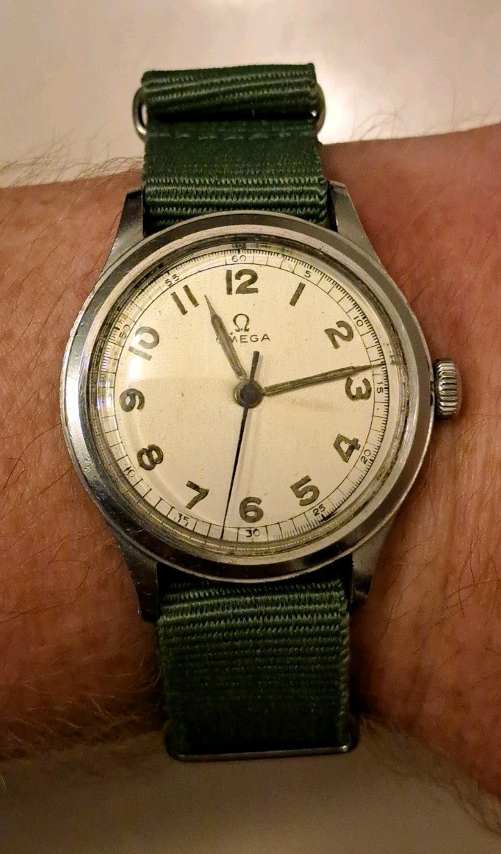 Beautiful Vintage Omega World War 2 Era 30T2SC 16 Jewel Manual Wristwatch 2179/4