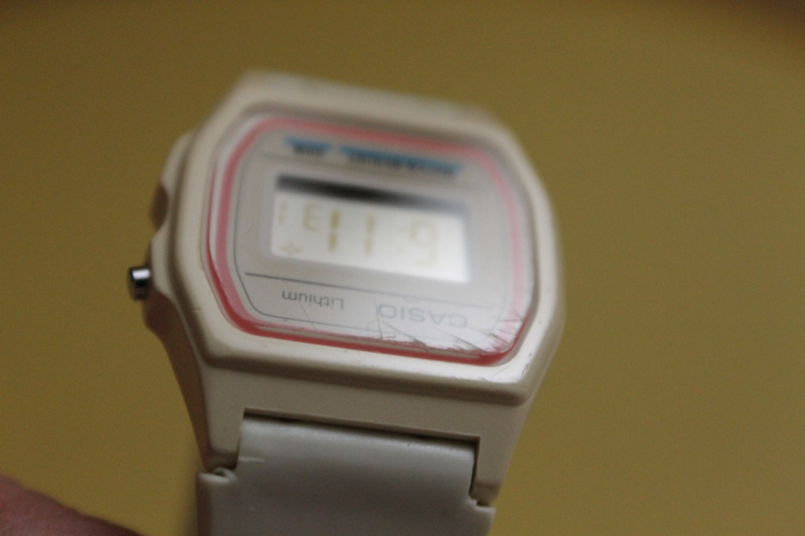 USED / Working / Vintage Casio LW-14 401 Ladies Watch Japan White/Cream color