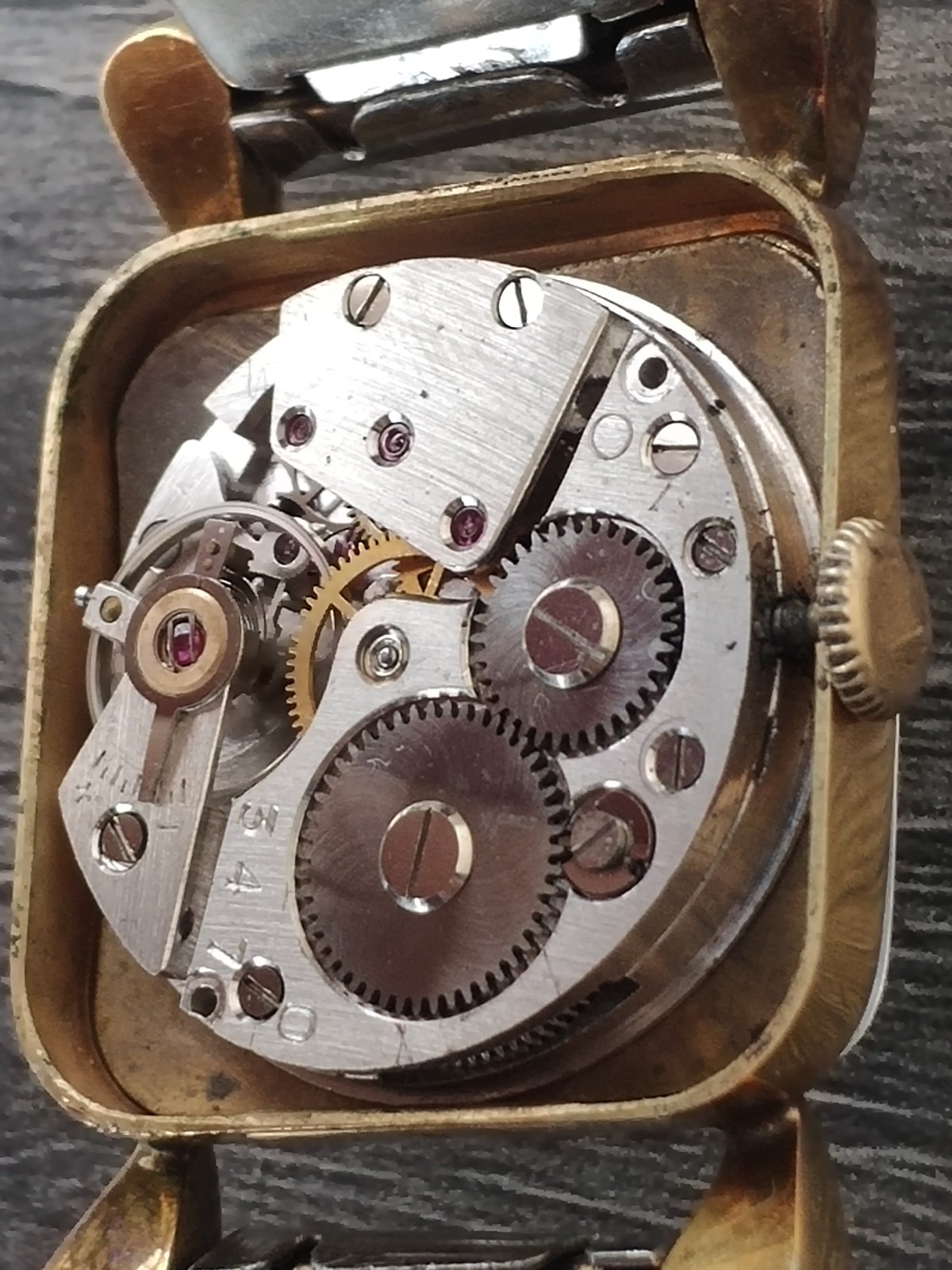 Vintage men’s amazing tear drop lugs UMF Ruhla hand-winding watch Expandro band