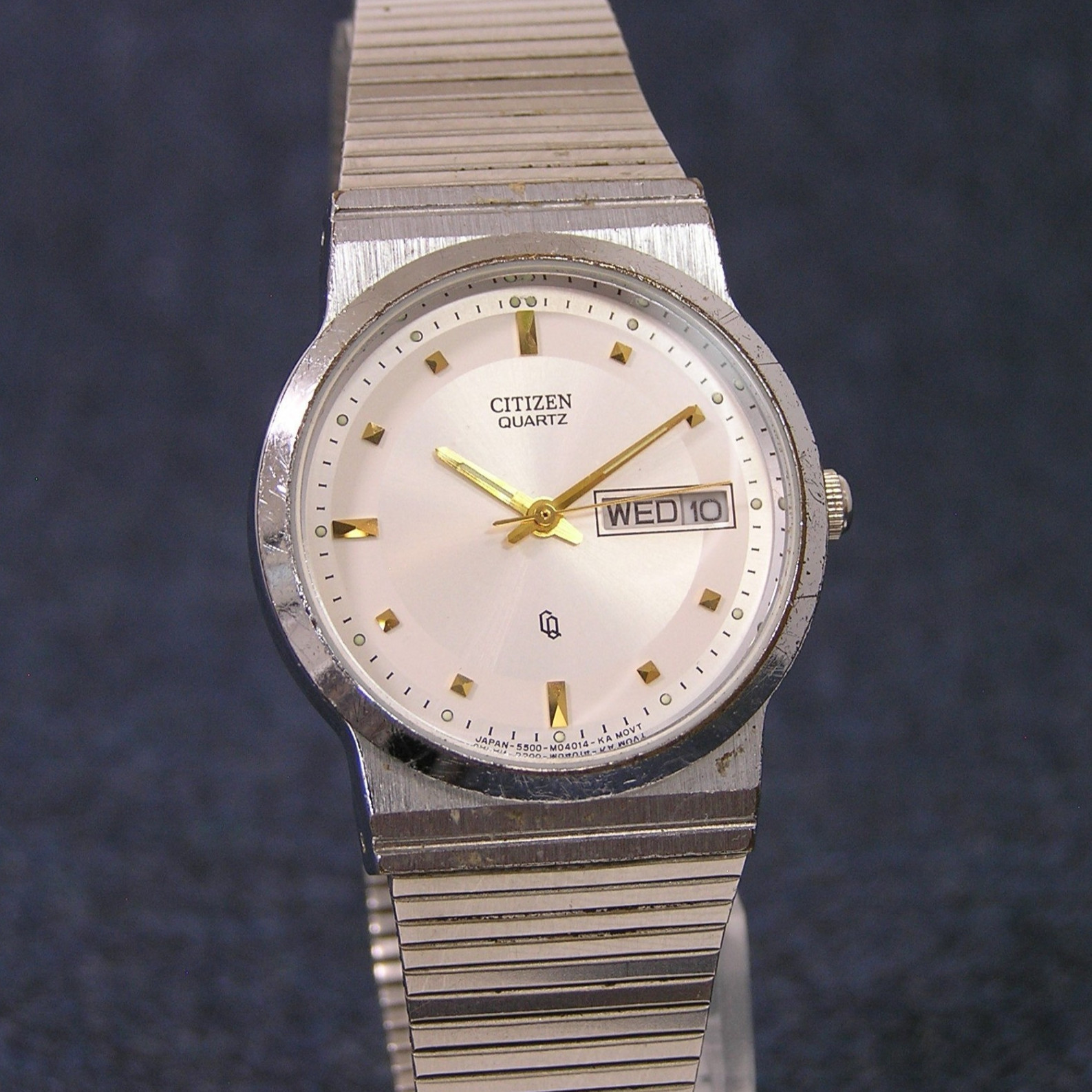 80s CITIZEN CQ 5500-M04014 Vintage Day Date Silver Quartz Dress Watch Japanese