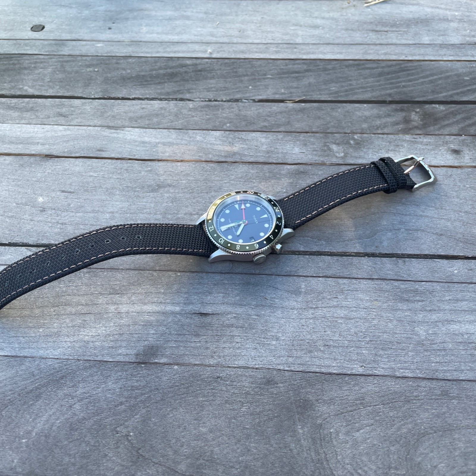 Timex Waterbury GMT Quartz Watch 40MM Green/Black Bezel W/Box Runs Good