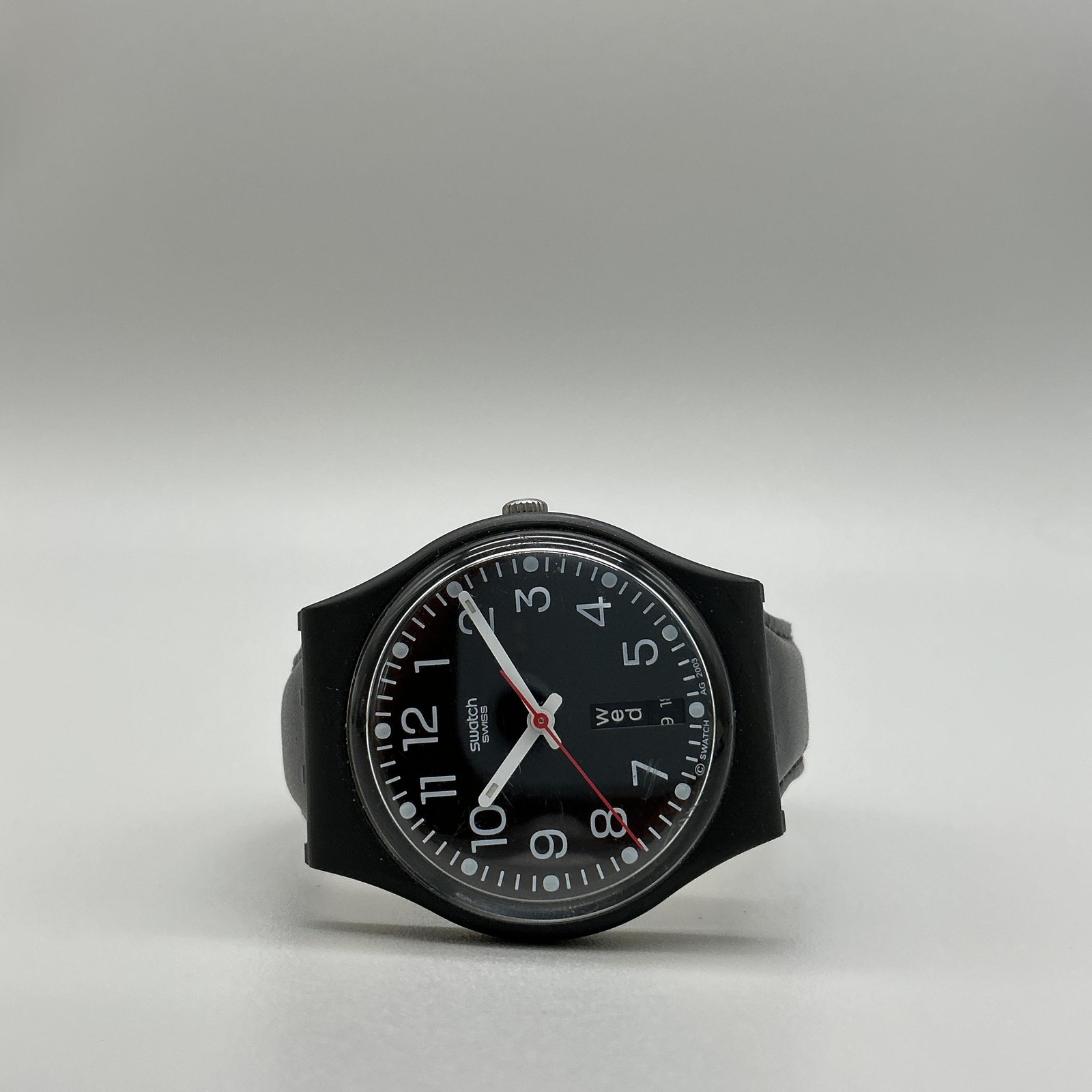 Vtg Swatch Red Sunday Mens Watch 34mm Black Dial Leather Day Date New Battery