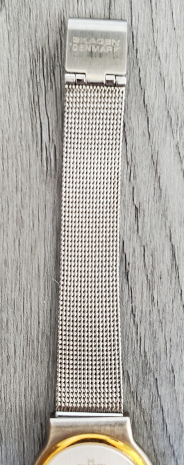 Skagen Denmark 32SGSC Women’s Watch Ultra Slim Silver Gold Tone Mesh Band Quartz