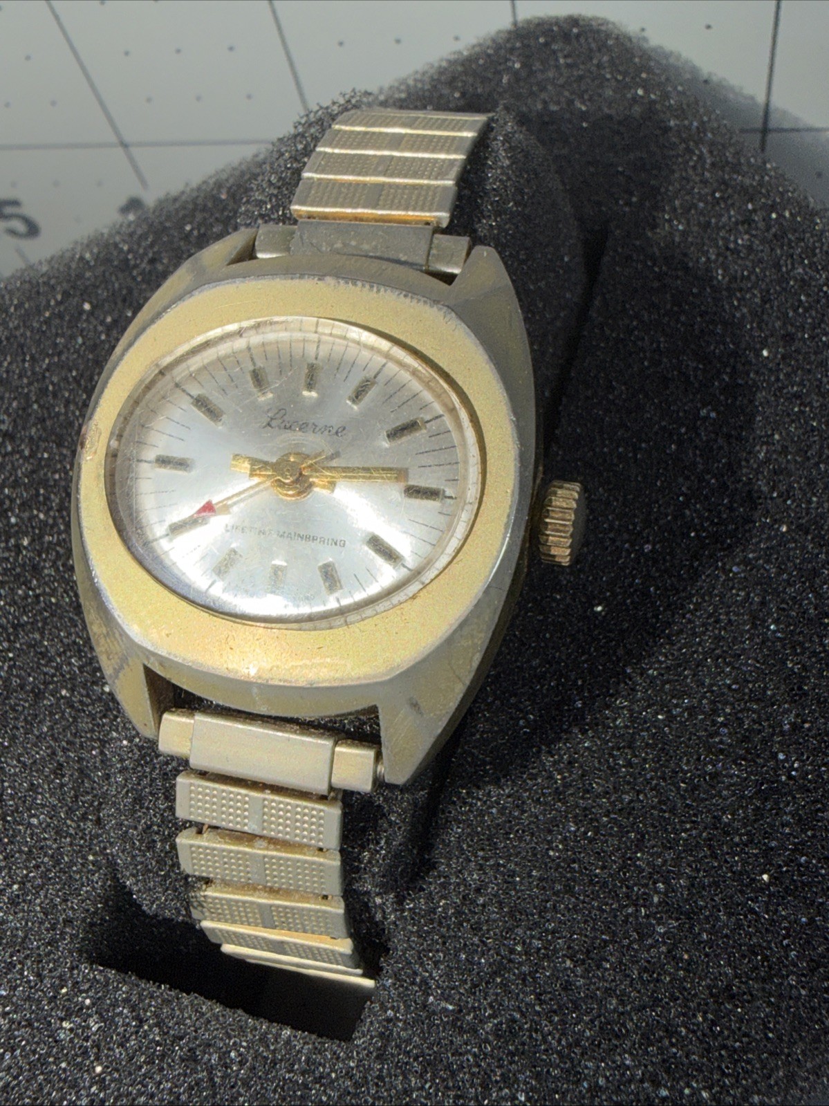 Lucerne Ladies Vintage Watch Working Mechanical Lifetime Mainspring Stretch Band