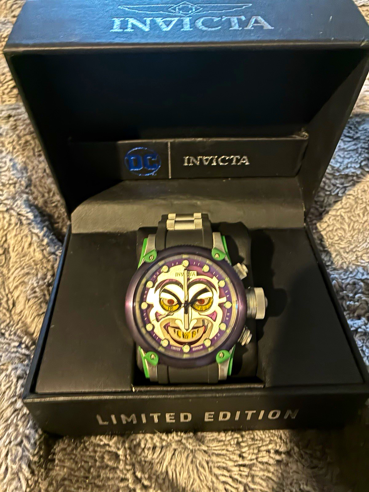 Invicta DC Comics Joker Limited Edition Men’s Quartz Wristwatch w/ Box