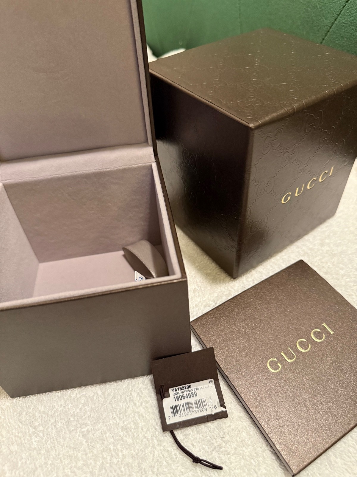Gucci YA133206 Men’s Interlocking Black Leather with Red and Green Inlay 42mm…