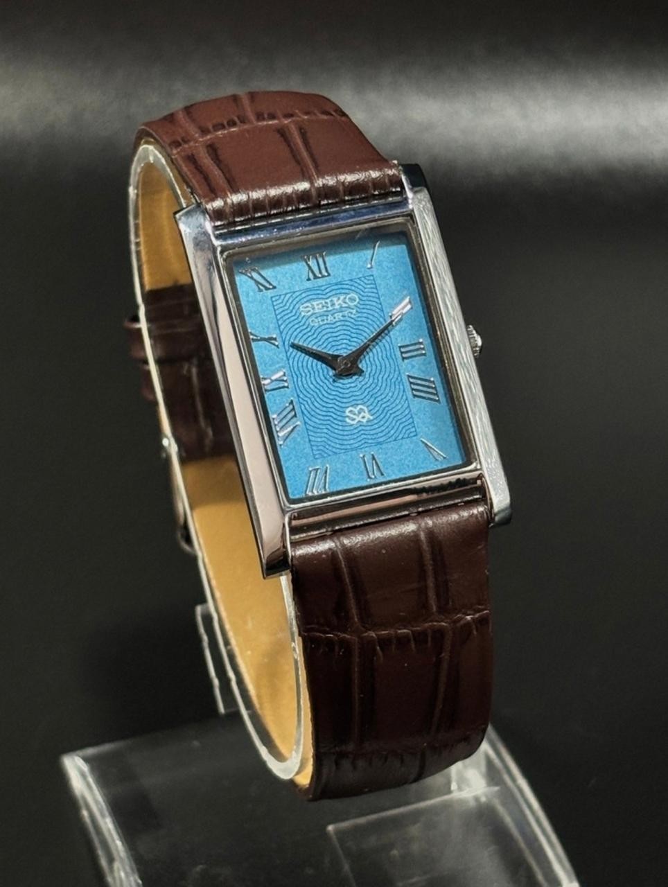 Vintage Seiko Slim Quartz Men’s Wristwatch With Free DDP Shipping