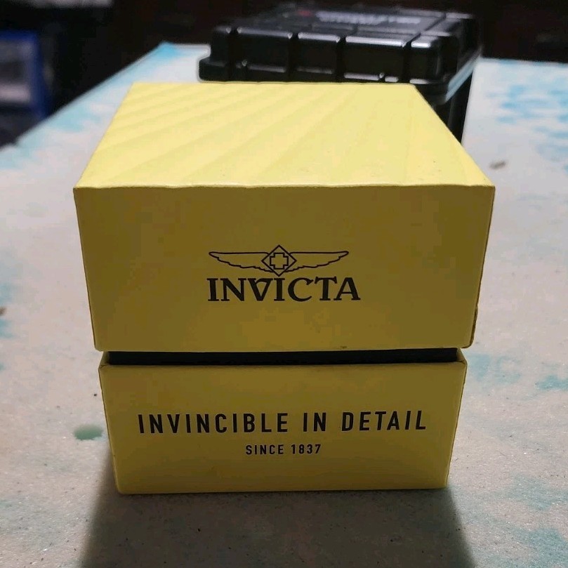 Invicta Marvel Spider-Man Men’s Silver Metal Wristwatch Blue/Red Dial w/ Box
