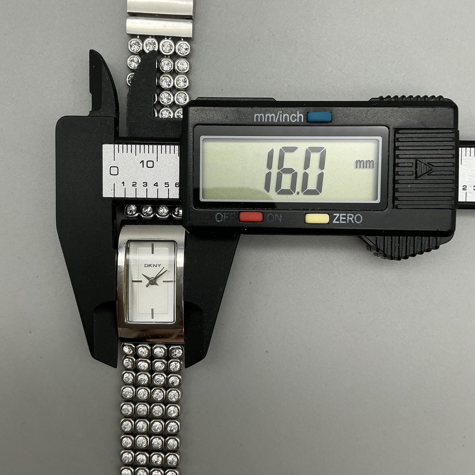 DKNY Womens Watch 16mm White Dial Crystals Silver Tone NY-2008 New Battery 7.5″