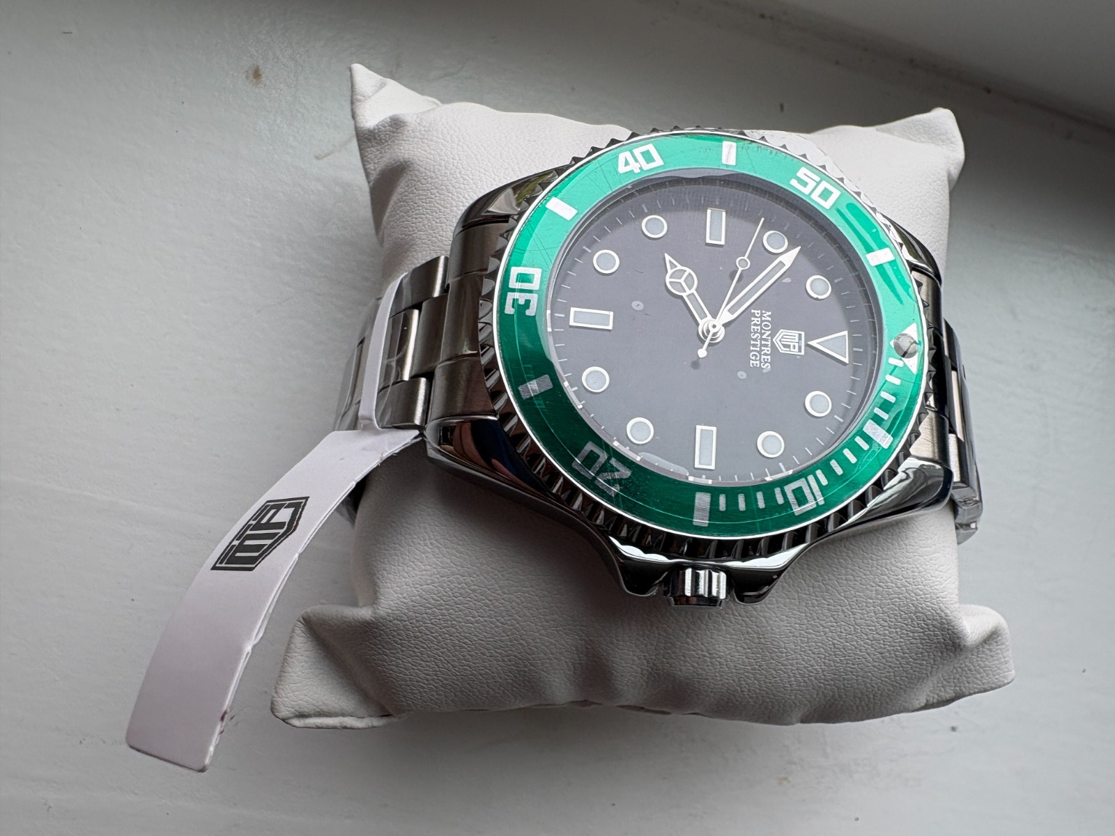 Montres Prestige Men’s Quartz Watch 43mm Black Dial Green Bezel Steel