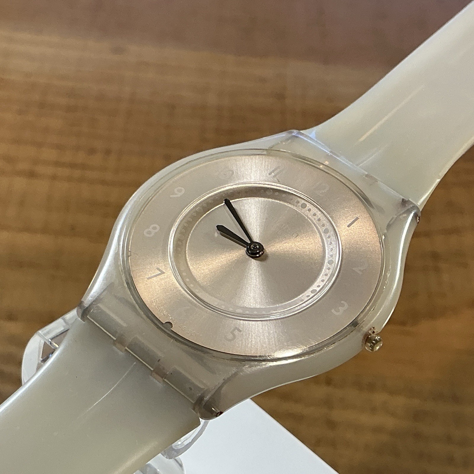 SKIN – ULTRA THIN – CHAMPAGNE DIAL / SEMITRANSPARENT STRAP – 34mm