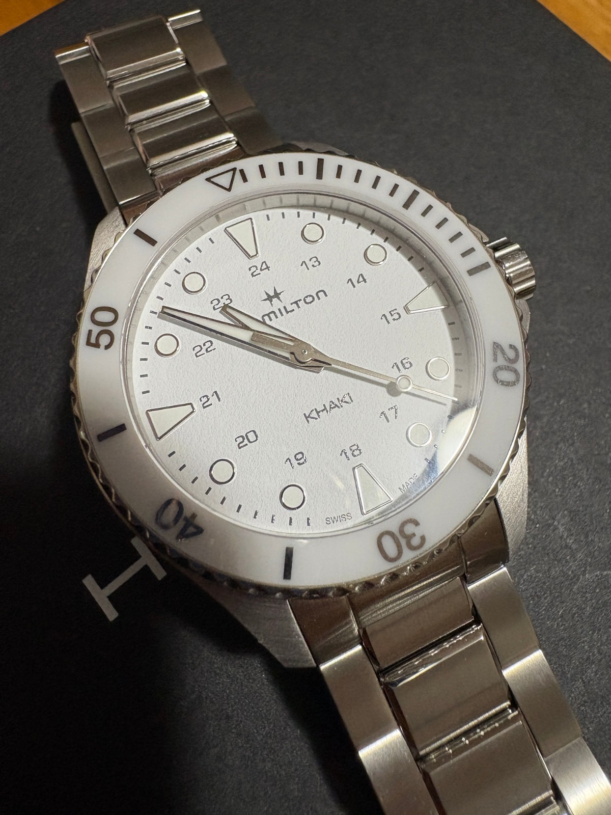 Hamilton White Khaki Navy Scuba Quartz / Diver Watch 37mm Ceramic Bezel. 10 bar.
