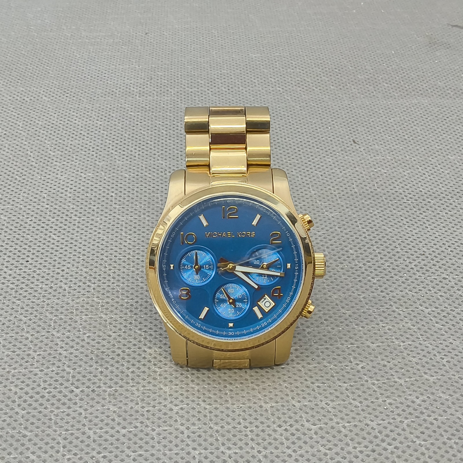 Michael Kors MK-7353 Runway Gold Tone Watch Women Stainless Steel -See condition