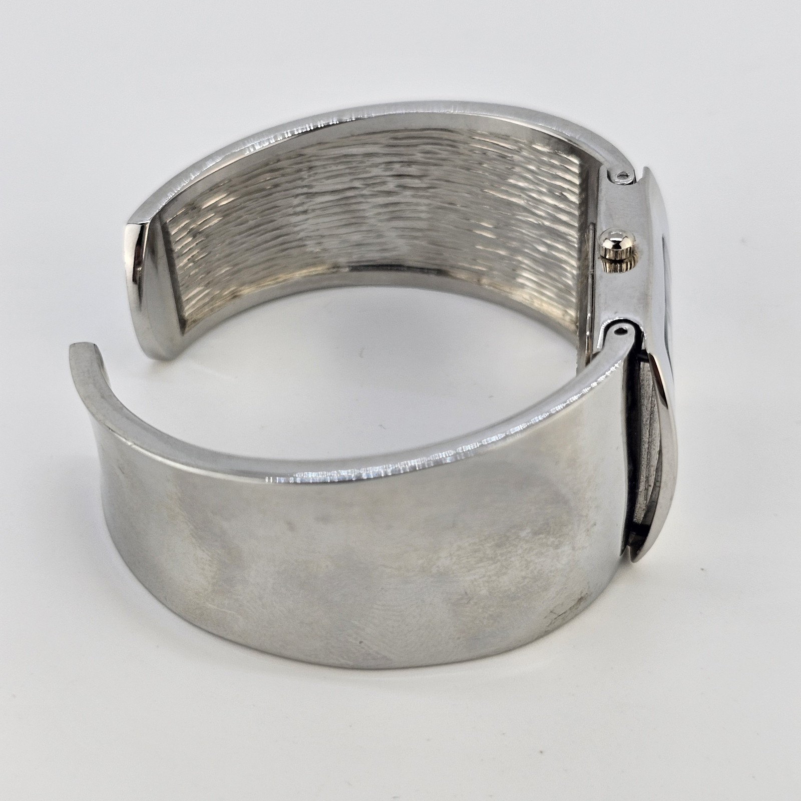 Women’s Cuff Bracelet Watch 26MM White Dial Gray Bracelet Bands 5.5″ NEW Battery