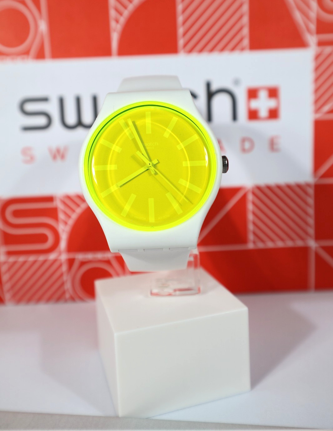 New Limited Swiss Swatch LEMONEON Neon Yellow Dial Unisex Watch SUOW165 41MM Rar