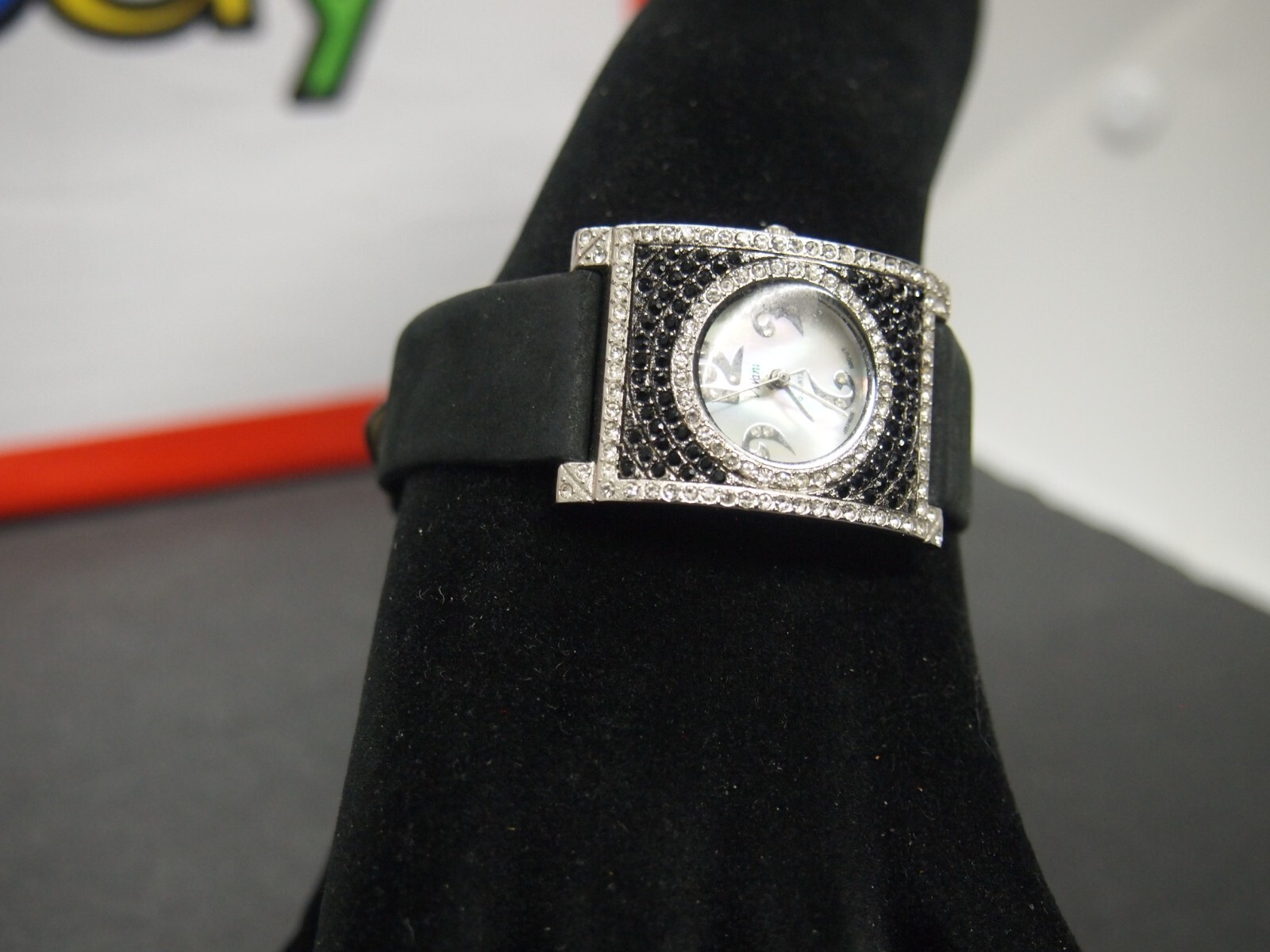 VIVANI 960142 BLACK RHINESTONE SILVER TONE vintage WATCH FRESH BATT