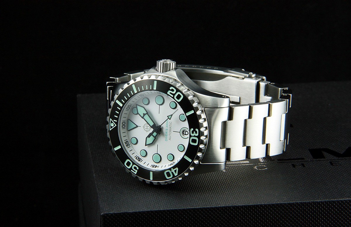 HELM Komodo Men’s 40mm NH35 Automatic Wristwatch w/Full Set Steel Bracelet