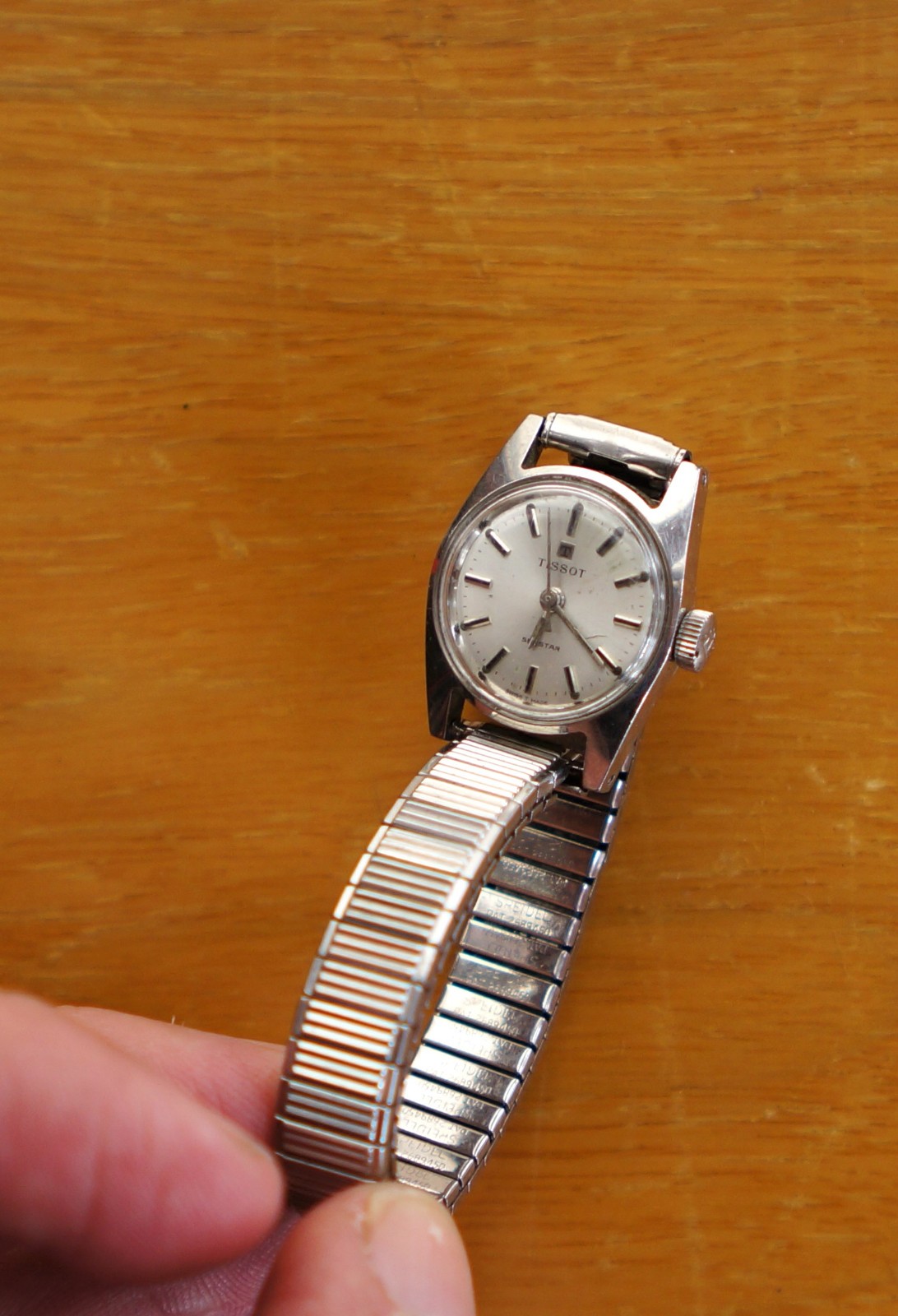 Tissot Ladies Sea Star (Swiss Made) Silver Analog Wristwatch ~ Good Condition