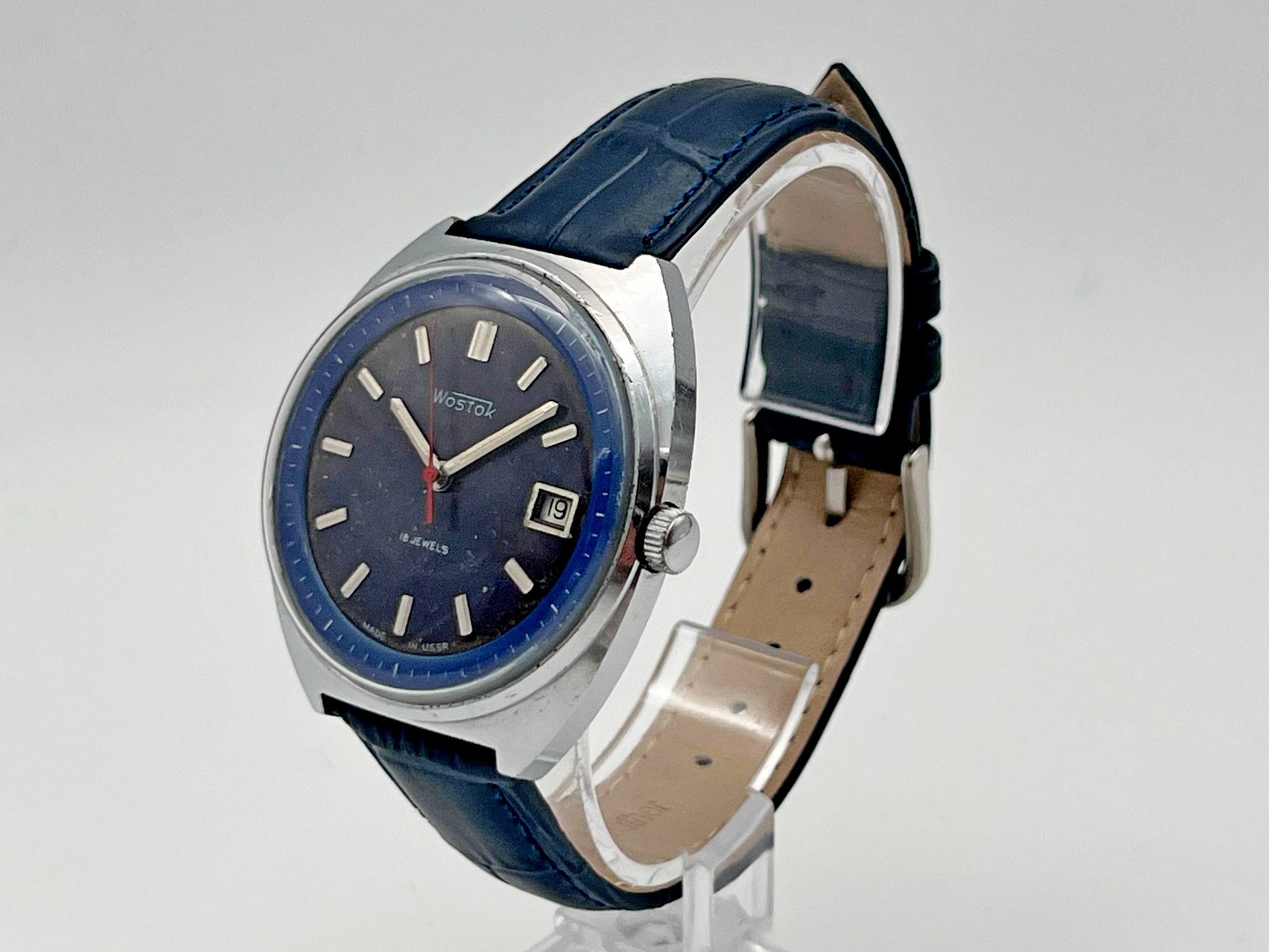 WOSTOK 2214 Vintage Mechanical Wristwatch 18 Jewels USSR Watch Vostok Serviced