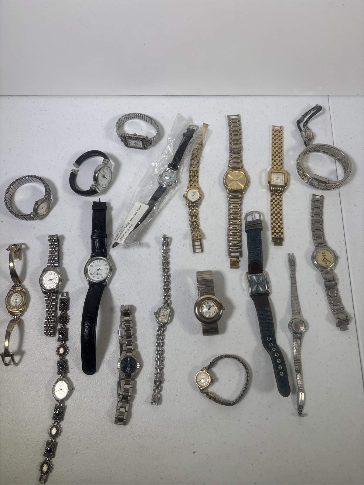 Lot 20Women’s Quartz Watches Stainless Steel Untested for Parts/Repair