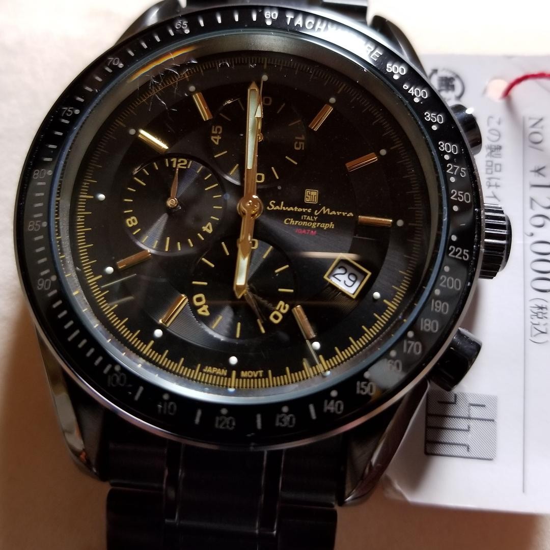 A model with a full black IP coating and a high-performance central chro #QYGJ5O