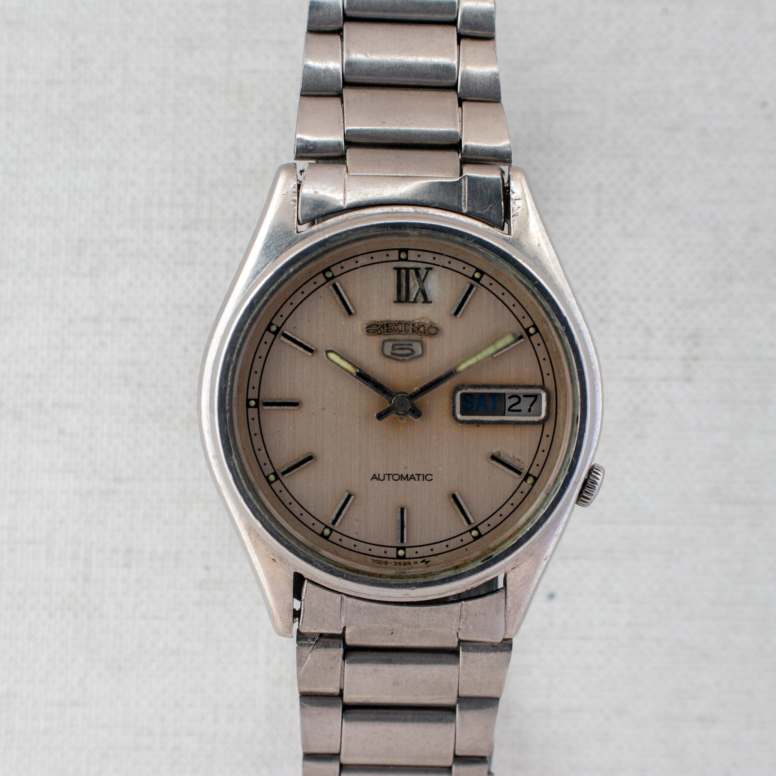 Vintage Seiko 5 Automatic Watch Roman Numeral Dial 7009-3111 Arabic/English Day