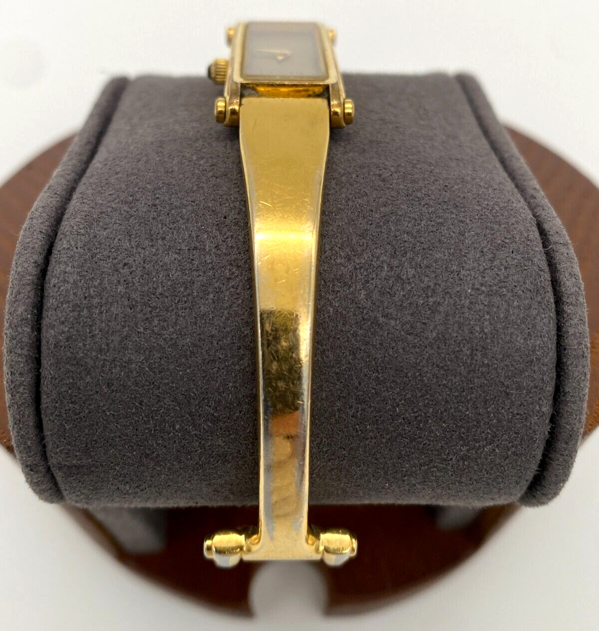 Gucci 1500L Gold Plated Face – 5 Jewels – Quartz Ladies Watch