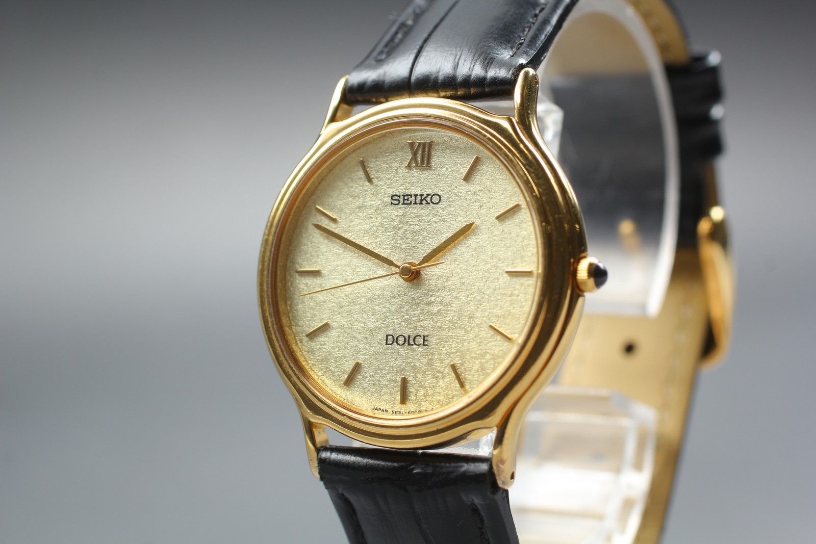 Vintage 1984 [Near Mint] SEIKO Dolce 5E31-6D60 Gold 31mm Quartz Mens Watch Japan