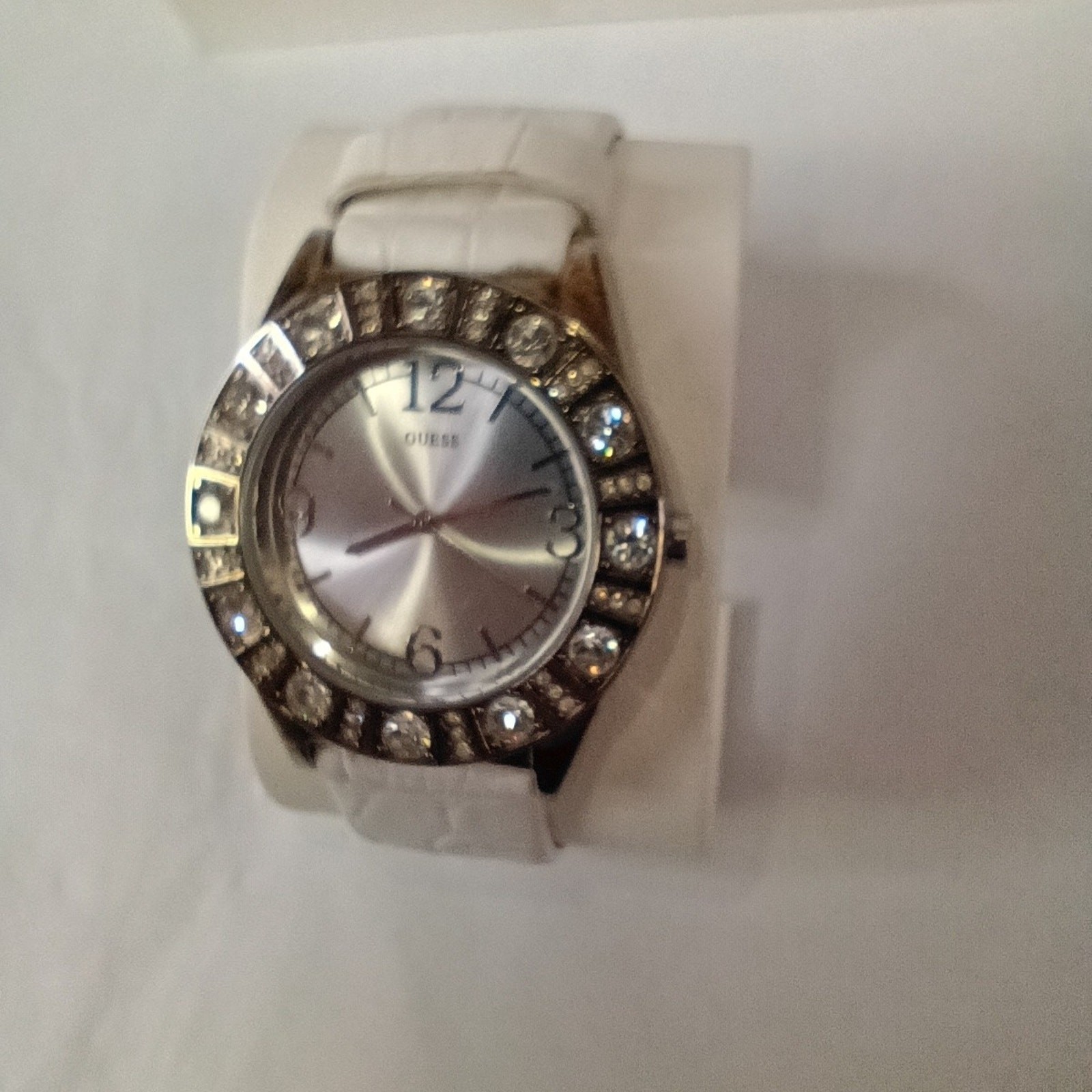 GUESS G98034L Women’s Watch Set – Crystal Bezel + 4 Interchangeable Straps