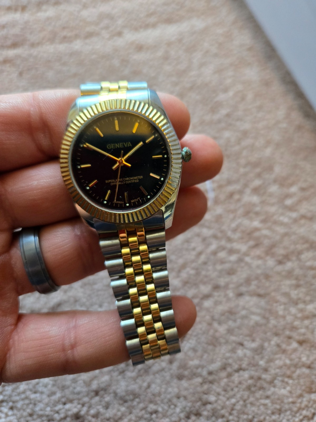 Vintage Watch for Men Not running no battery Unsure if Functional