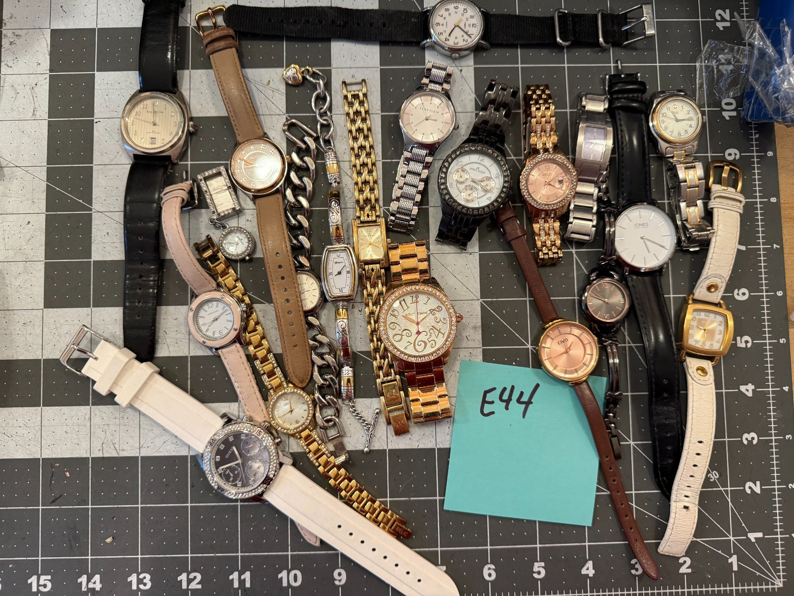 20 Anne Klein Ecclissi Swiss Army Kenneth Cole Guess Fossil CIVO DKNY Watches