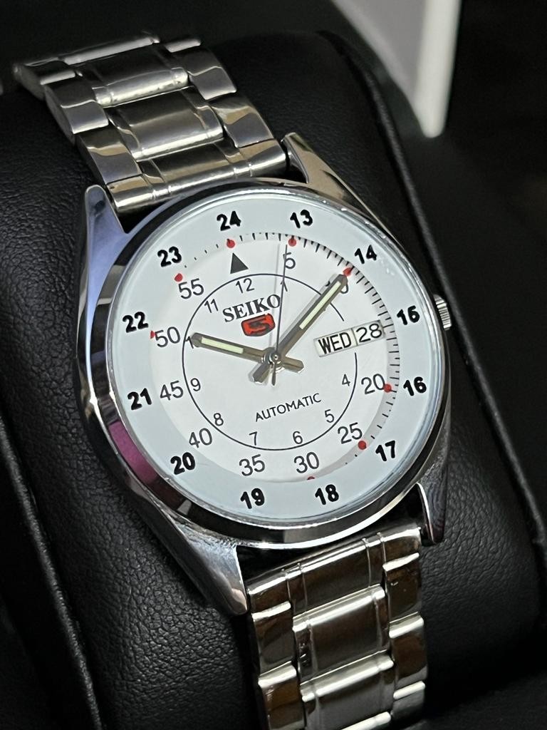 Automatic Seiko Refurbished White Dial Day / Date Men’s Wrist Watch Japanese