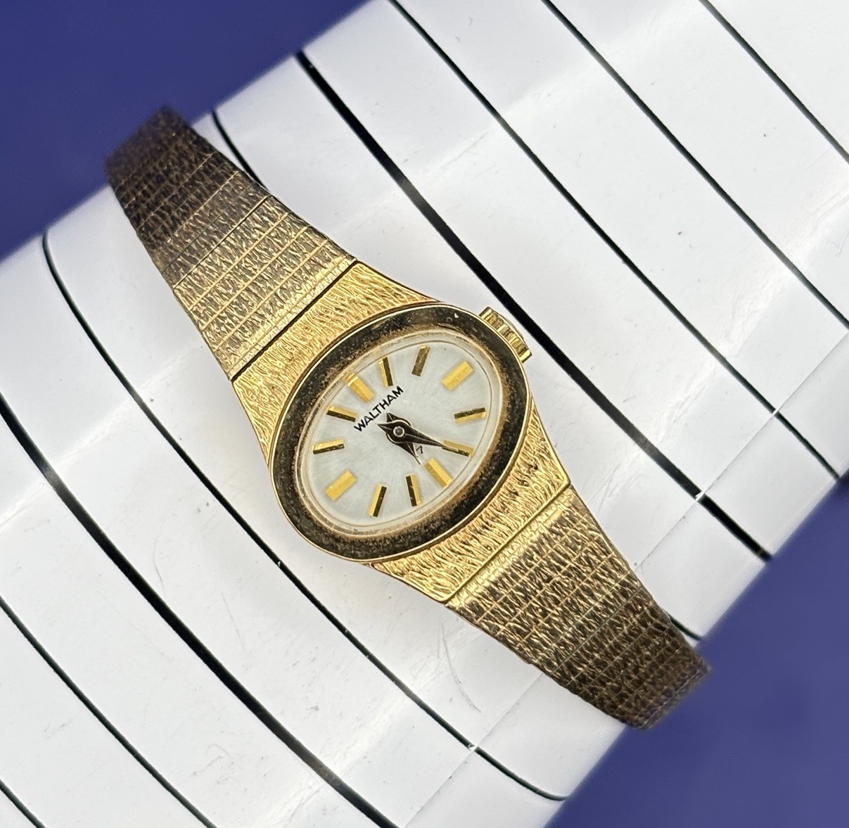 Vintage Waltham 17 Jewels Gold Tone Ladies Wind Up Watch Works #2.34