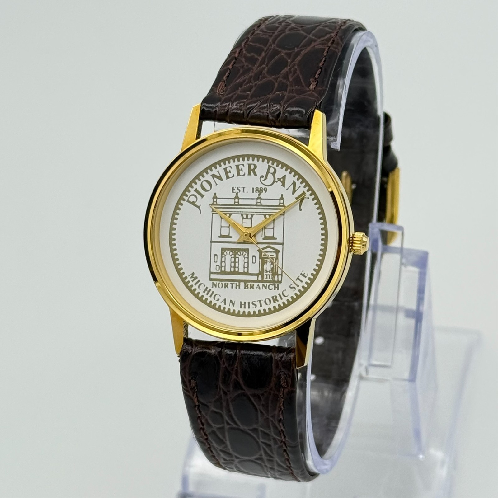 Unisex Pioneer Bank Michigan Logo Gold Tone 33mm Classic Watch, Leather, Runs
