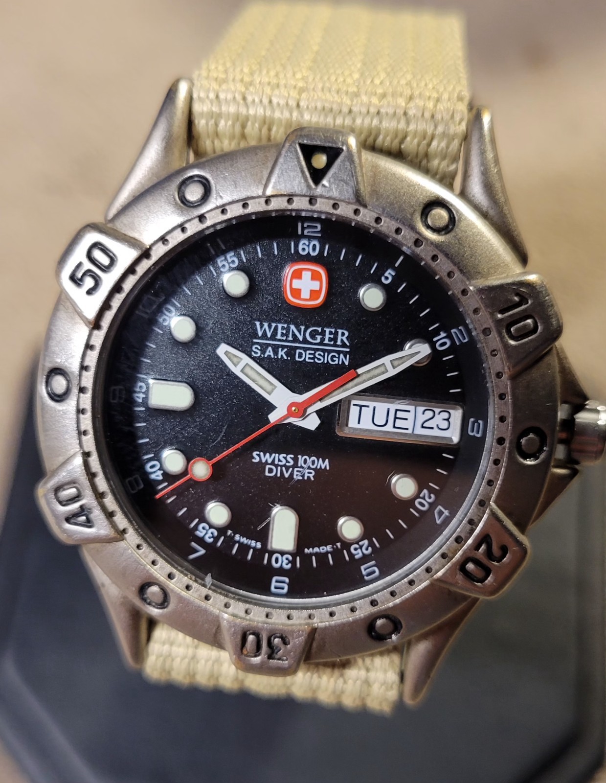 Wenger S.A.K. Design Men’s Swiss Army Diver Watch 100M W/ Nato Strap Working