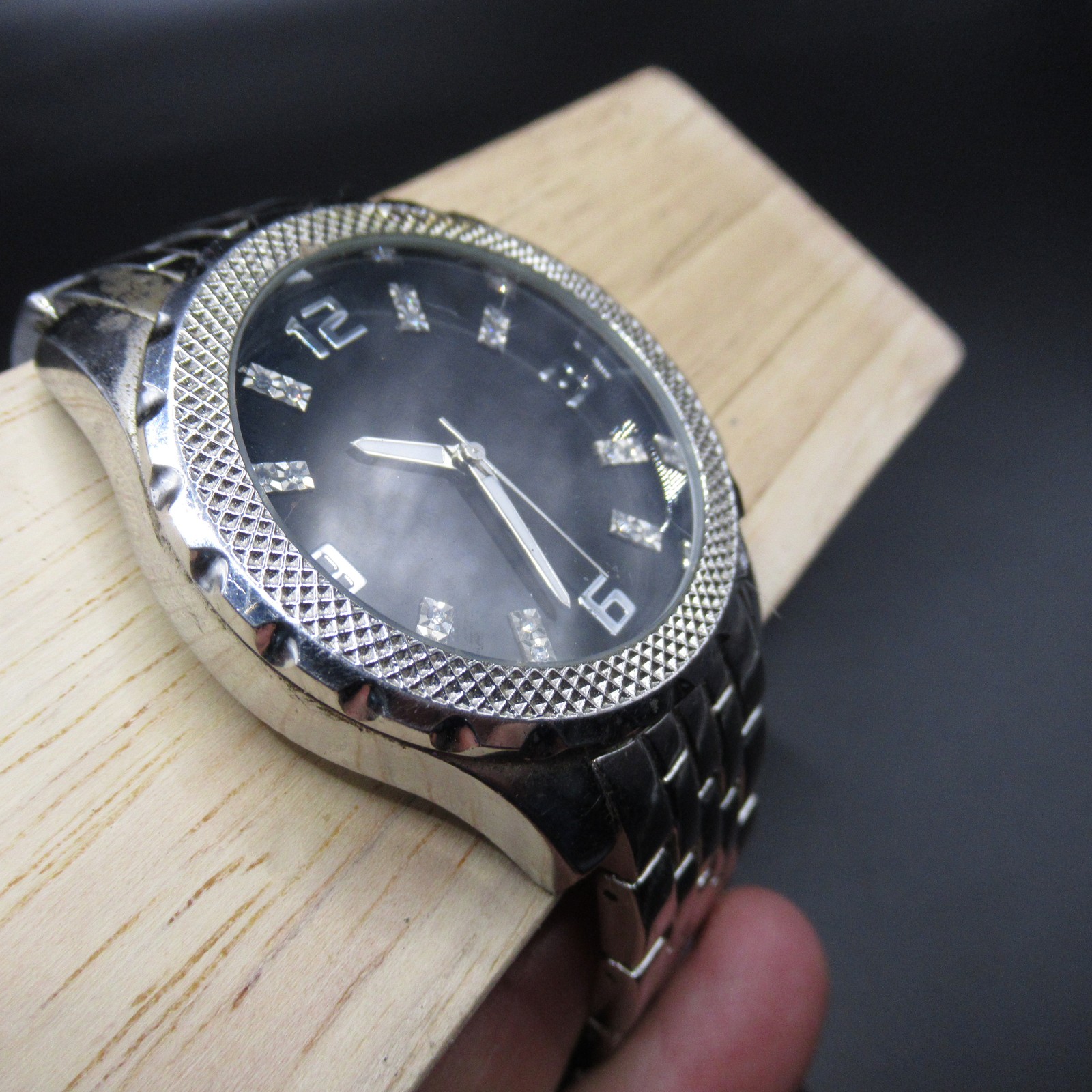 FMD Men’s Black Dial Silver-Tone Quartz Watch Diamond-Cut Bezel Link Bracelet