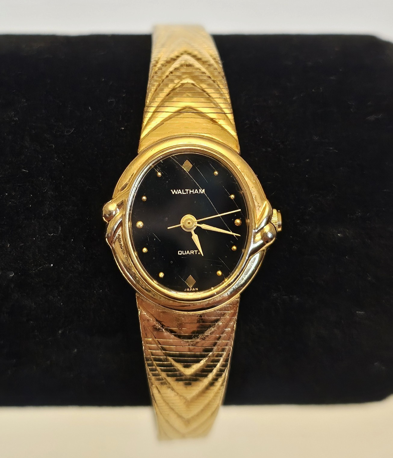 Vintage Waltham Quartz Watch Womens Gold-Tone Bracelet Black Dial Adjustable