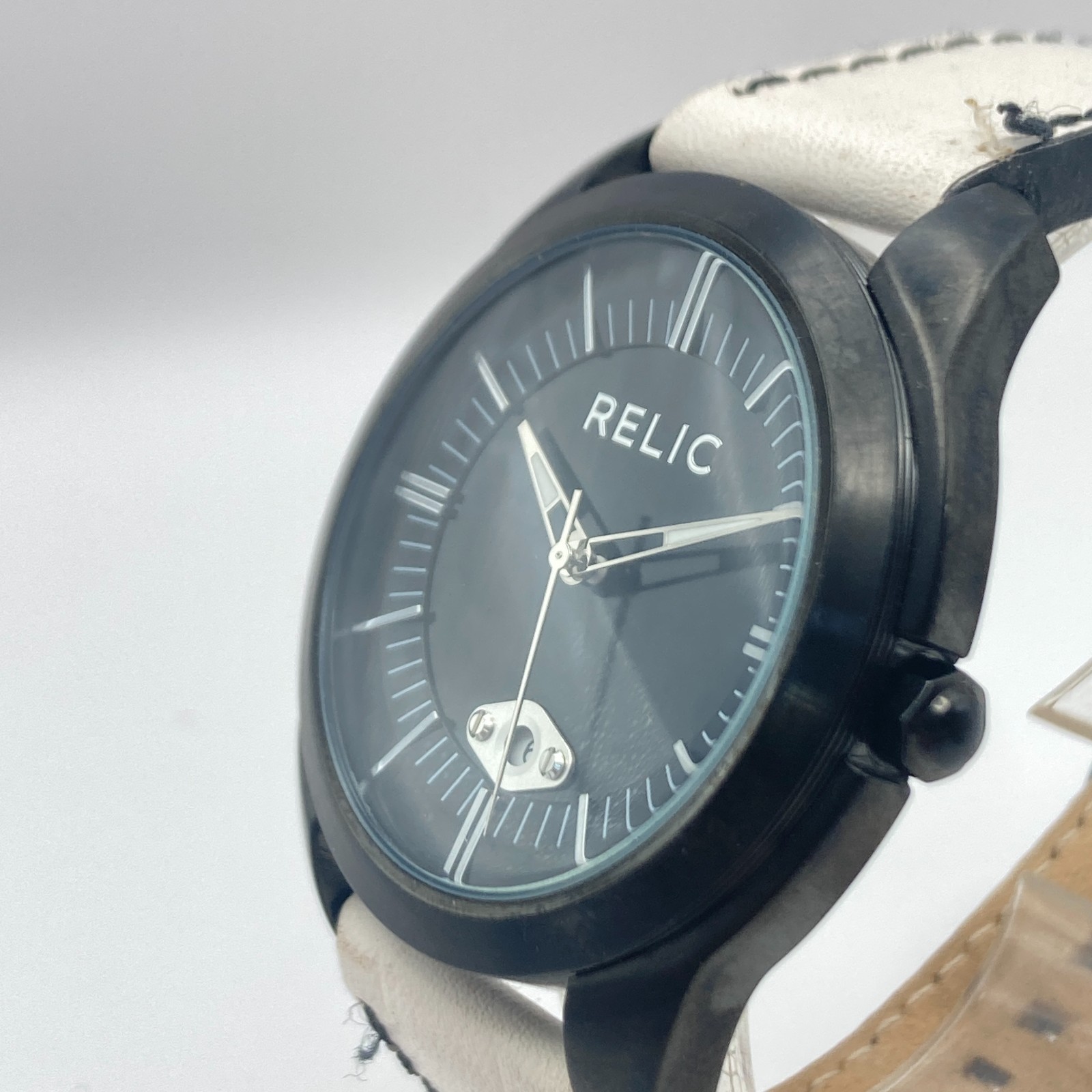 Fossil Relic Men’s Watch 41mm Black Date Leather 50M ZR77254 New Battery 9.5″